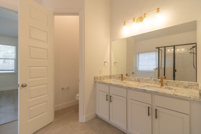 Building Photo - 124 Shagbark Trl
