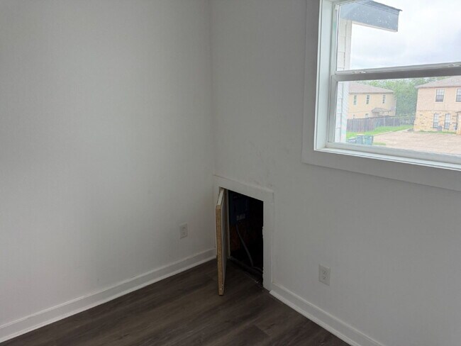 Building Photo - Beautiful 3 bed/3 bath Available in North East San Antonio