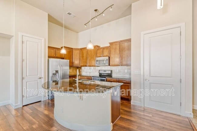 Building Photo - 305 Inverness Way S