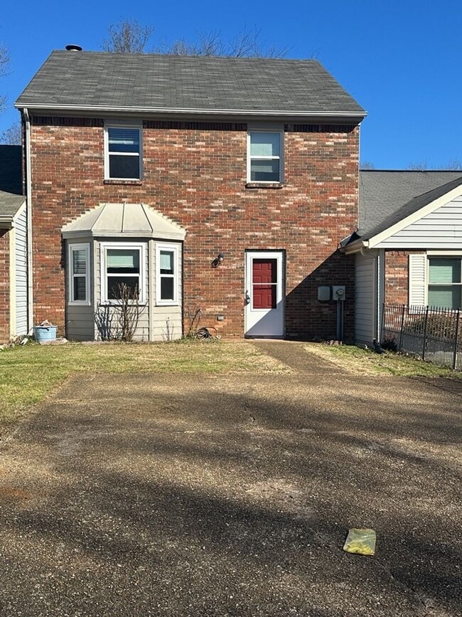 Building Photo - 3 Bedroom Townhome in Hixson Tennessee! Pet-friendly!