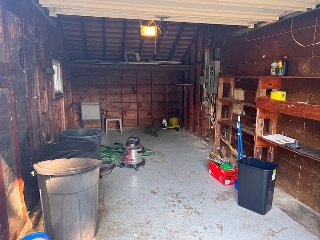 Building Photo - Stunning 4-Bedroom Single Family Home in Hatboro! Available mid-April!