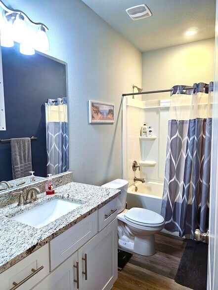 Full Bath - 6714 Fox Lake Dr