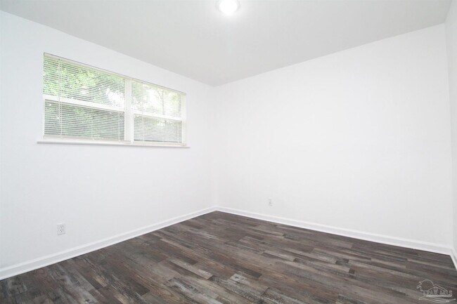 Building Photo - 150 E Ensley St