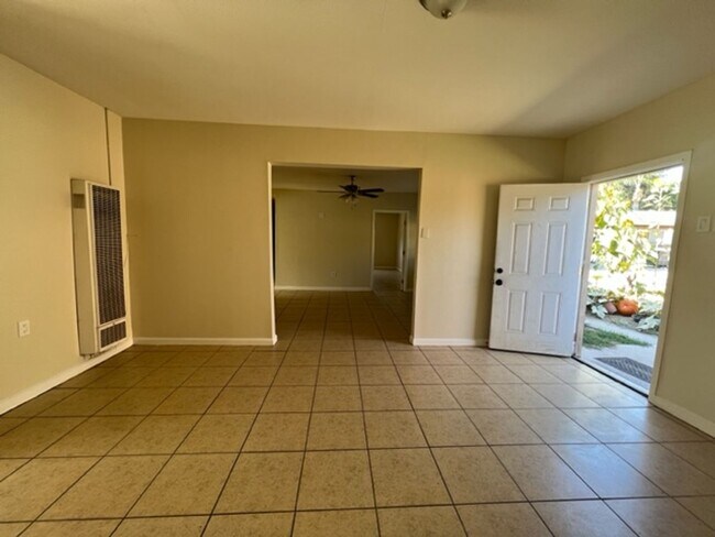 Building Photo - RV T 6951