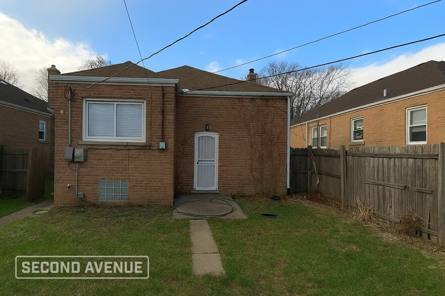 Building Photo - 10625 S Green St