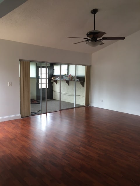 Livingroom - 1583 Amberlea Dr S