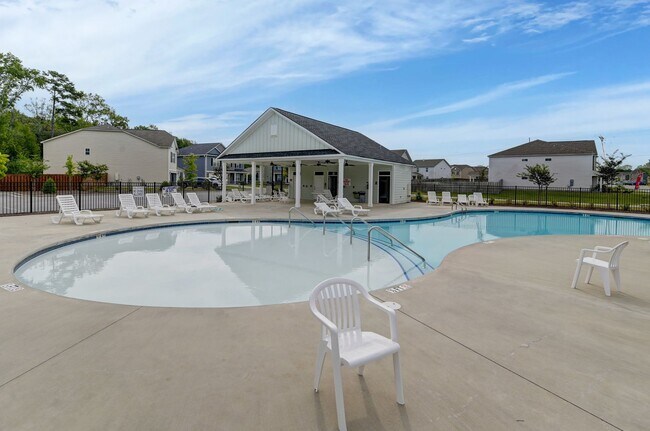Building Photo - Spacious 5-Bedroom, 3-Bath Home with Modern Features in Elgin!
