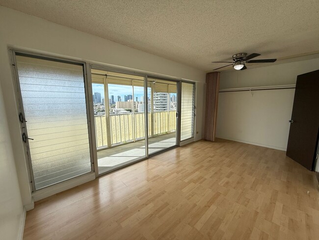 Building Photo - Makiki Colony - 1 Bedroom, 1 Bath, 1 parki...