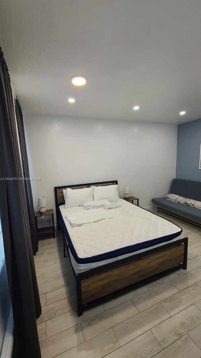 Building Photo - 761 Euclid Ave