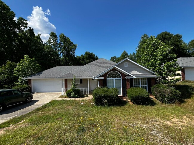 Building Photo - Cozy Home in Phenix City