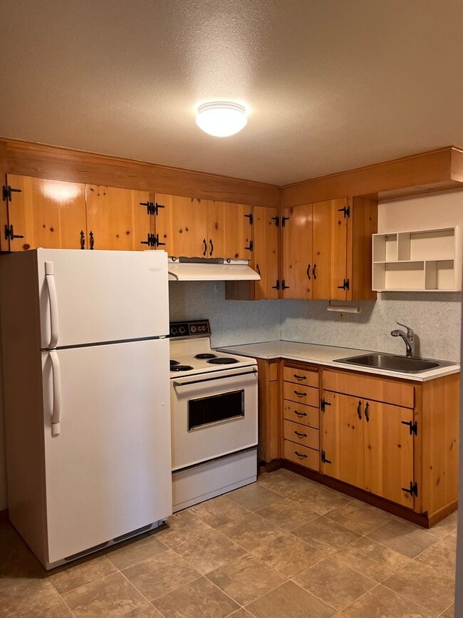 Building Photo - Spacious North Tacoma waterfront Unit with...