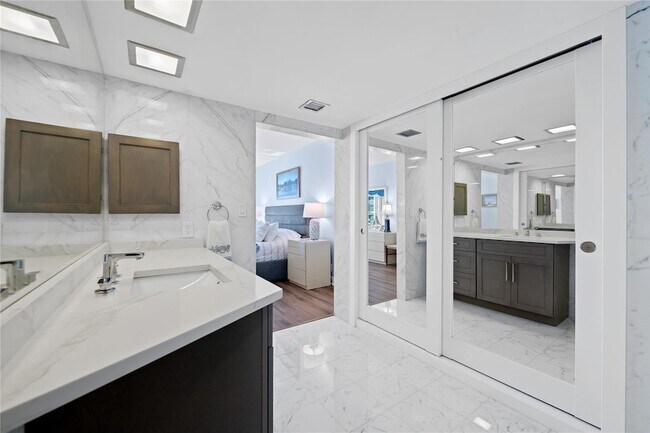 Building Photo - 3850 Galt Ocean Dr