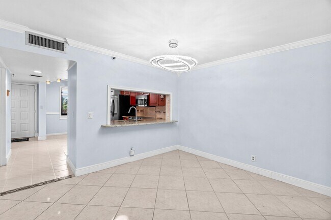 Building Photo - 14475 Strathmore Ln