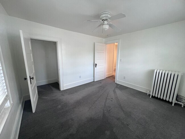 Building Photo - Spacious 2 bedroom Duplex with a bonus room!