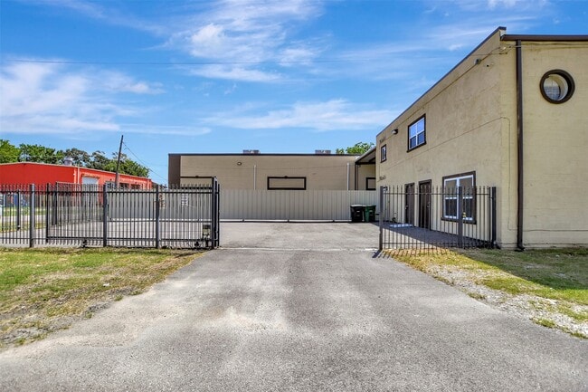 Building Photo - 7900 Lane St