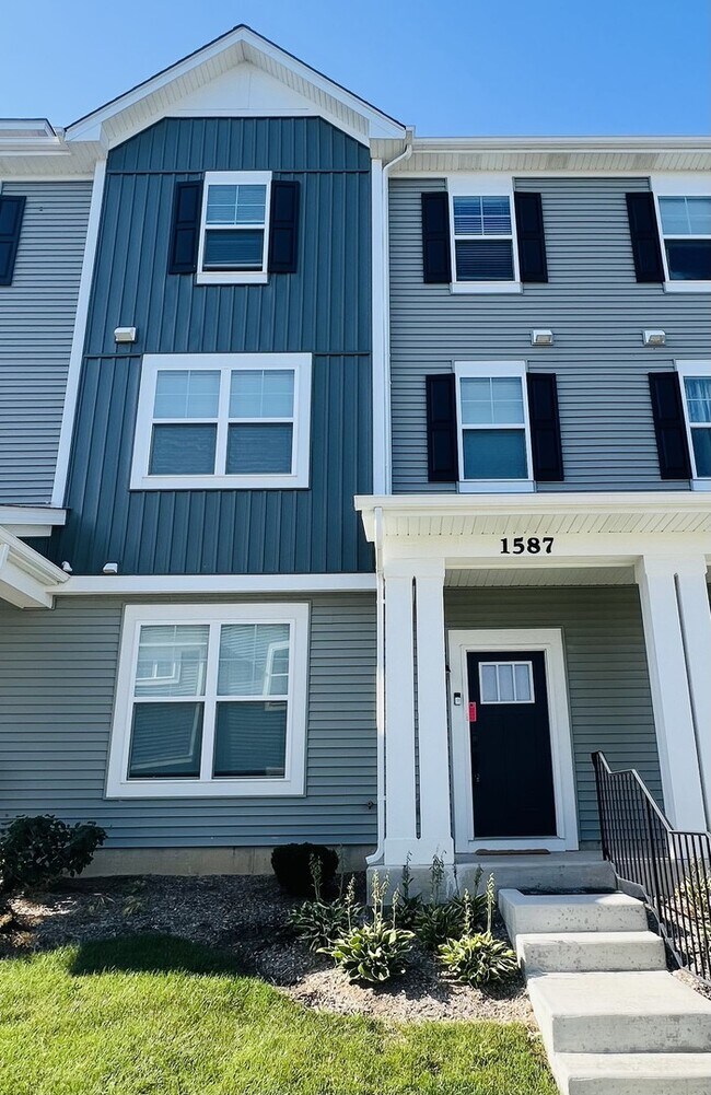 Building Photo - 1587 Syracuse Dr