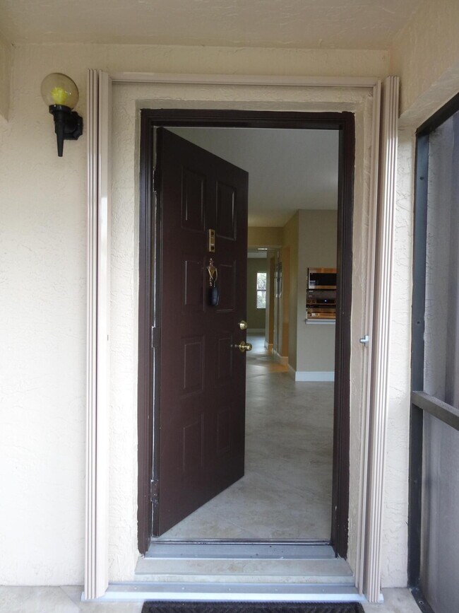 Building Photo - 7091 Golf Colony Ct