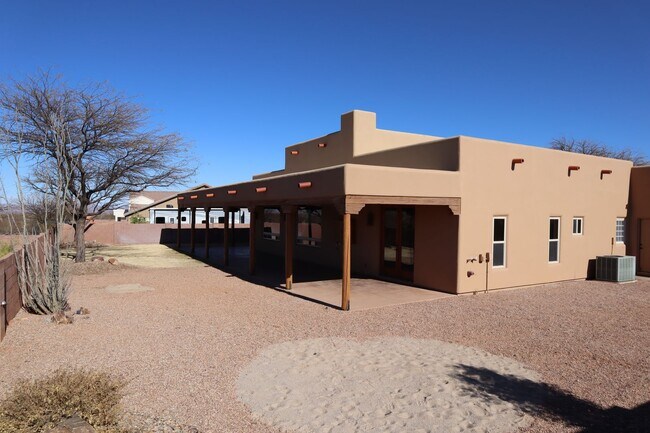 Building Photo - Your own resort! Elegant, Exclusive & Exquisite.