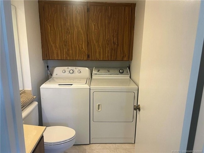 Building Photo - 3033 SW Sunset Trace Cir