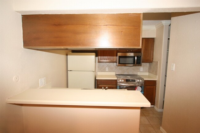 Building Photo - 17401 Red Oak Dr