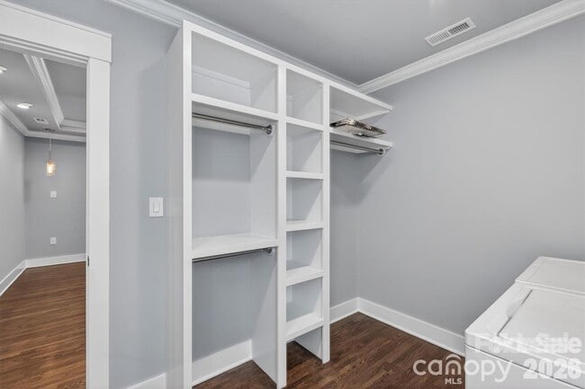 Building Photo - 307 E Peterson Dr