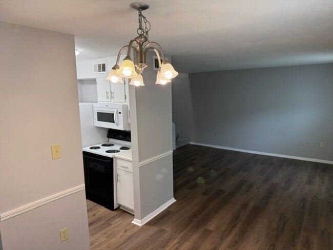 Building Photo - Two Bedroom One and a Half bath