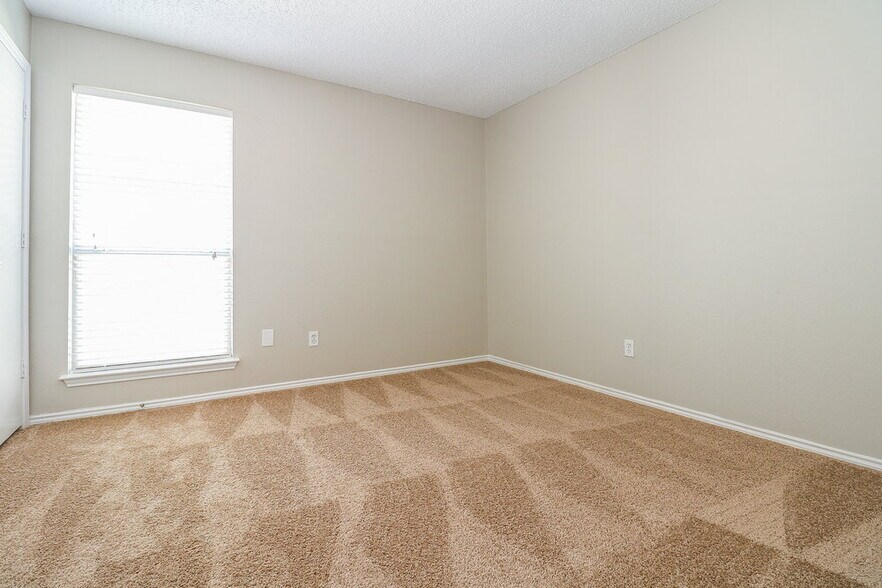 Building Photo - 2824 Bent Brook Dr