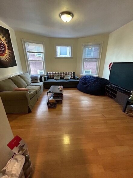 Building Photo - 37 Parker Hill Ave