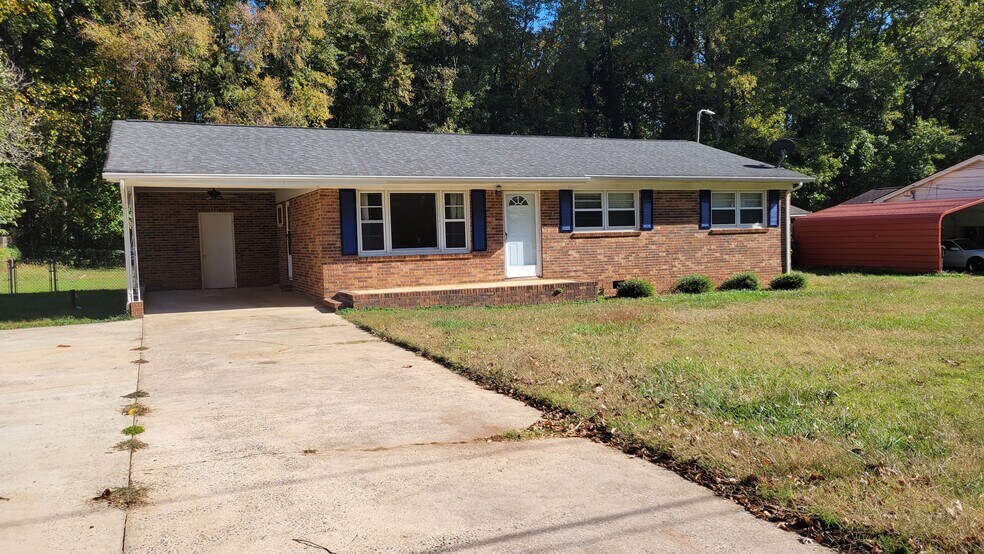 Front - 4208 Greenhaven Ln