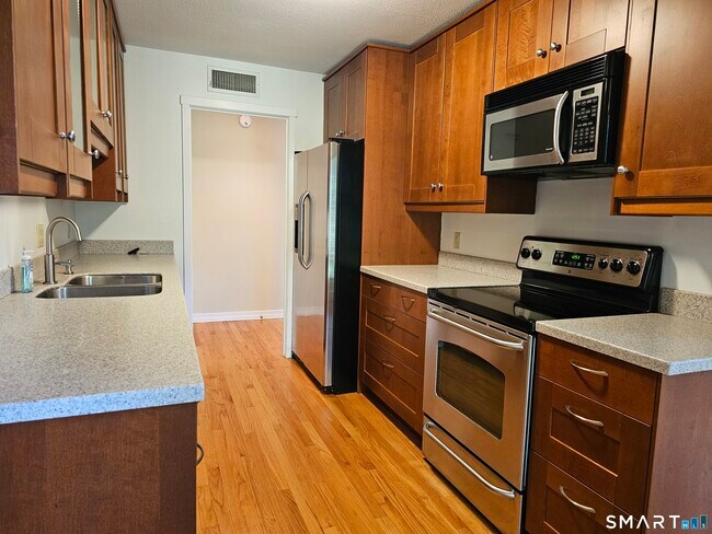 Building Photo - 83 Mallard Dr