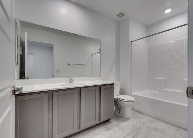 Building Photo - Modern 3-Bedroom Townhome in Gated Community
