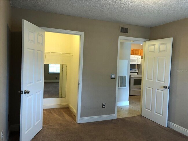 Building Photo - 1043 S Hiawassee Rd