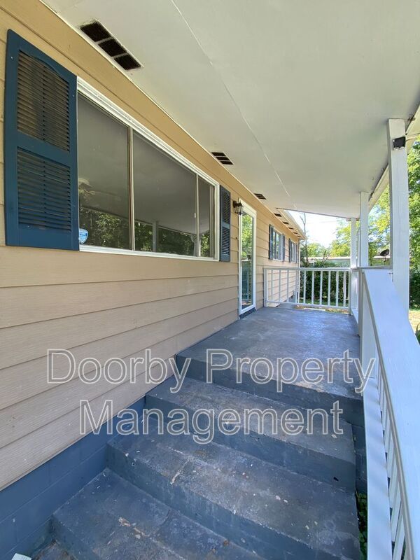 Building Photo - 304 McDonald Dr