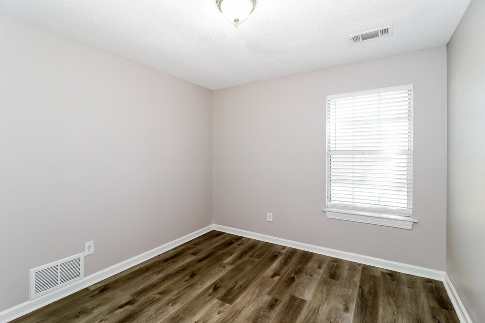 Building Photo - 7017 Juanita Cir S