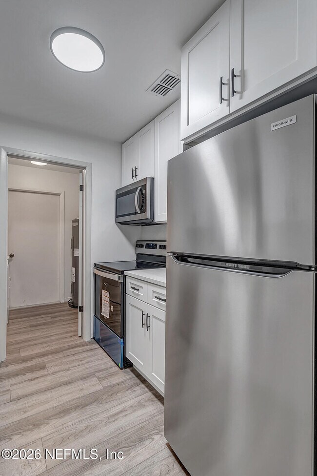 Building Photo - 407 Cassandra Ln