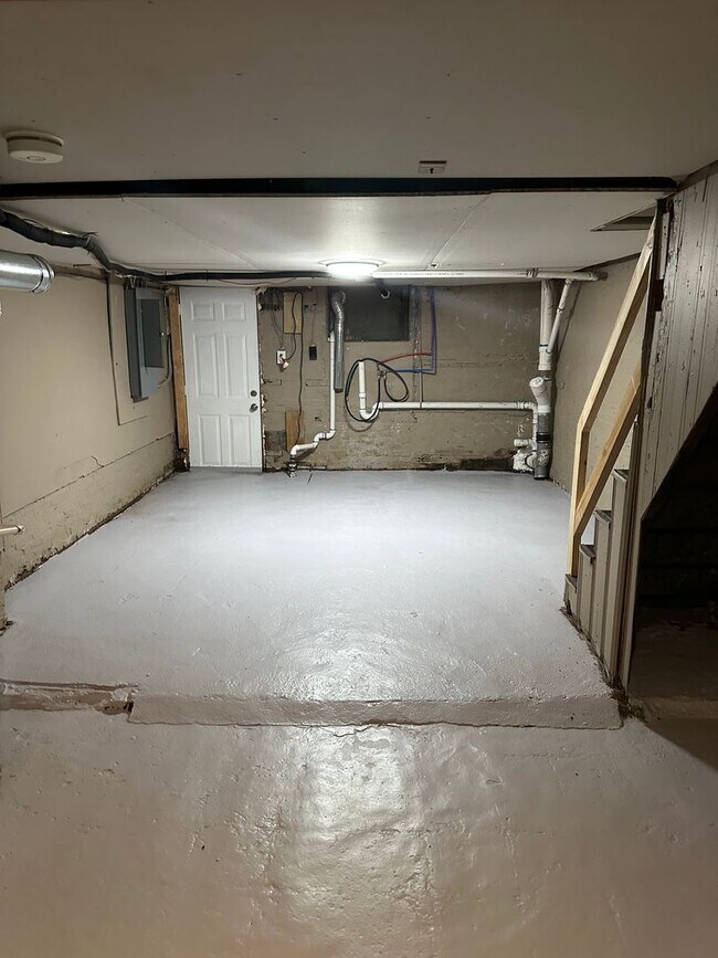 Building Photo - Spacious East Baltimore Home for Rent! Cen...