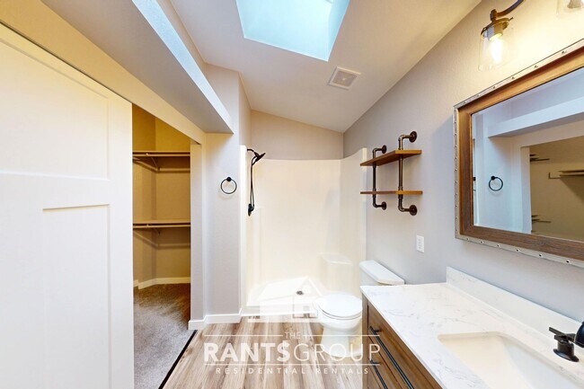 Building Photo - Move in Ready! Renovated 2-bed, 2-bath Rambler in Lacey!