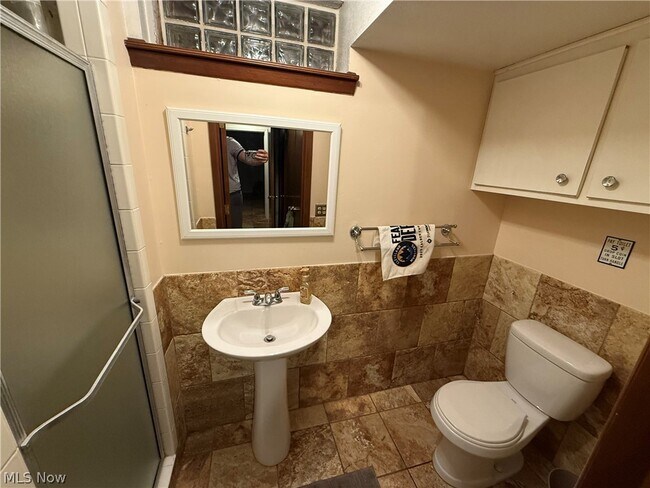 Building Photo - 6803 Cranbrook Dr