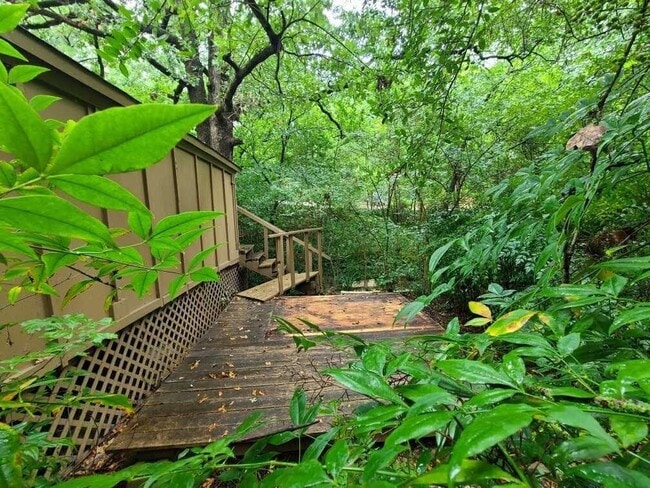 Building Photo - 227 Rockland Dr