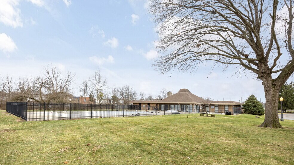 Building Photo - 7488 Country Brook Dr