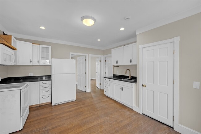 Primary Photo - 130 Dalton St