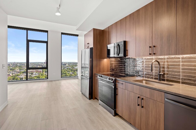 Building Photo - 1131 W Van Buren St