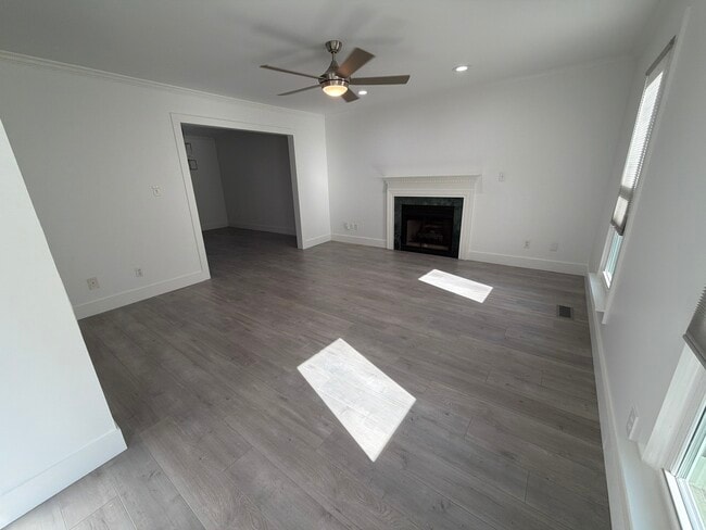 Building Photo - 115 Waterfall Ct