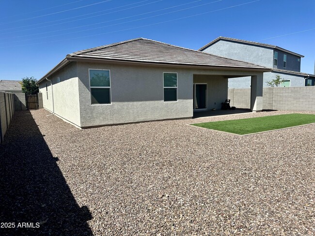 Building Photo - 935 E Horro Rd