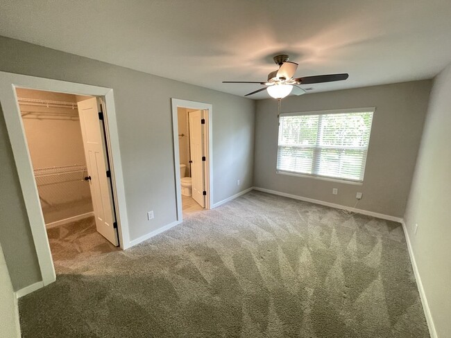 Building Photo - Hadley Village townhome with 2 bedrooms, e...