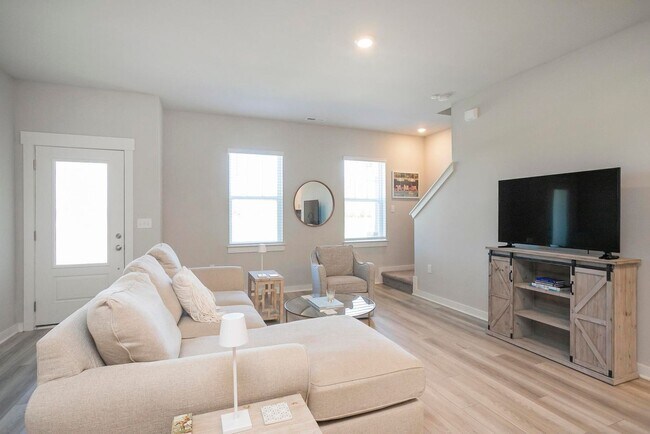 Building Photo - 517 Swanholme Dr