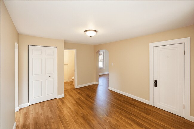 Building Photo - 1324 E Ganson St