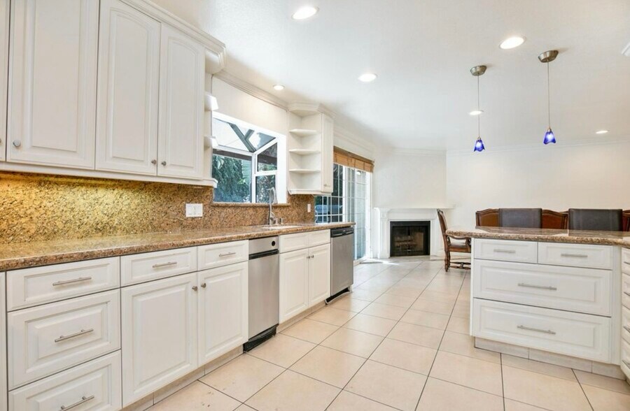 Building Photo - 5954 Wilkinson Ave