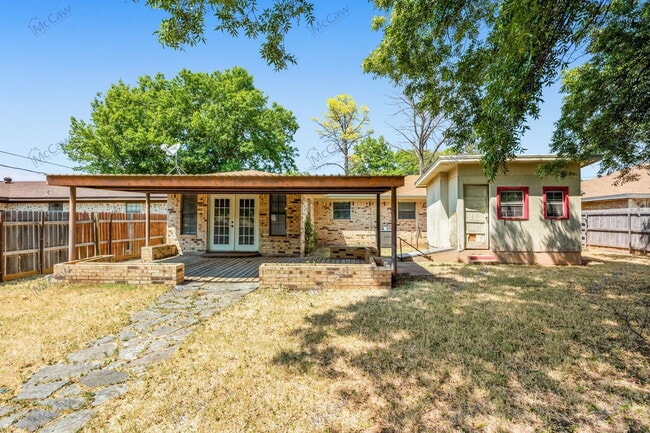 Building Photo - 5117 Bahama Dr