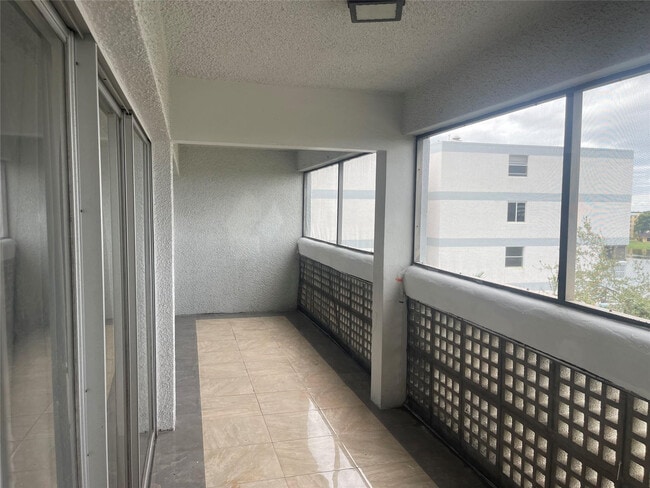 Building Photo - 3301 Spanish Moss Terrace